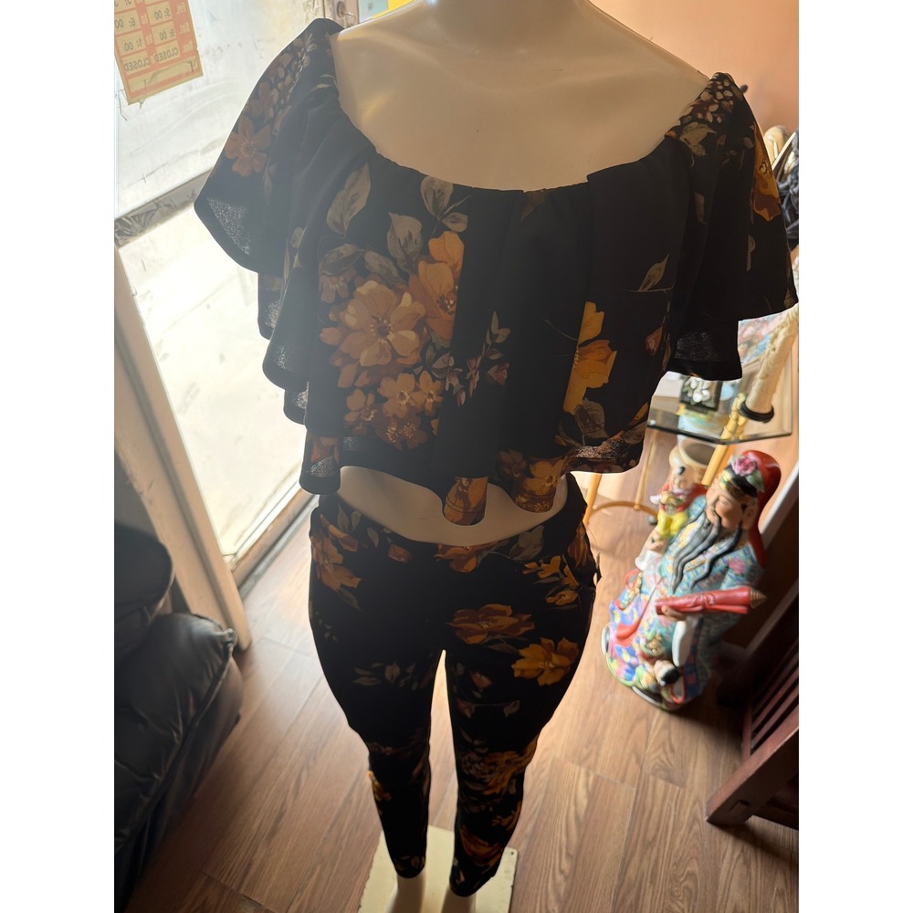 NWT Mad Rag Black Floral 2 Piece Set Crop‎ Ruffle Top Skinny Pants B222-F10
